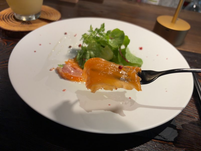 OSTERIA LUN FUJIMOTO di MON CAFE スモークサーモンのマリネ一口