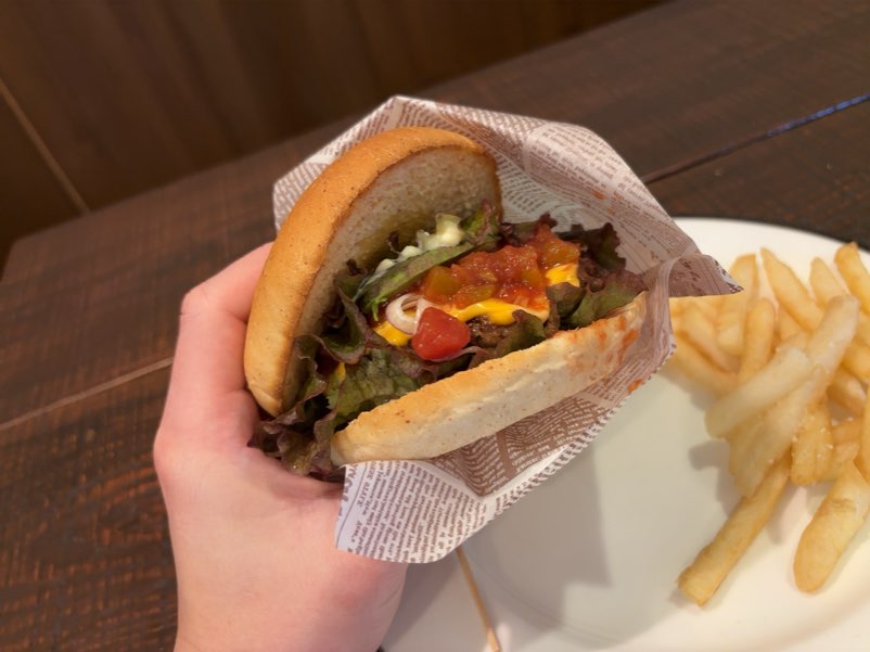 Fields Cafe & ENGLISH ハンバーガー一口