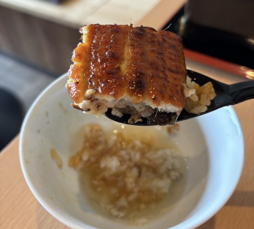 ふわとろ鰻の丸やす(豊田市) 鰻重×出汁一口