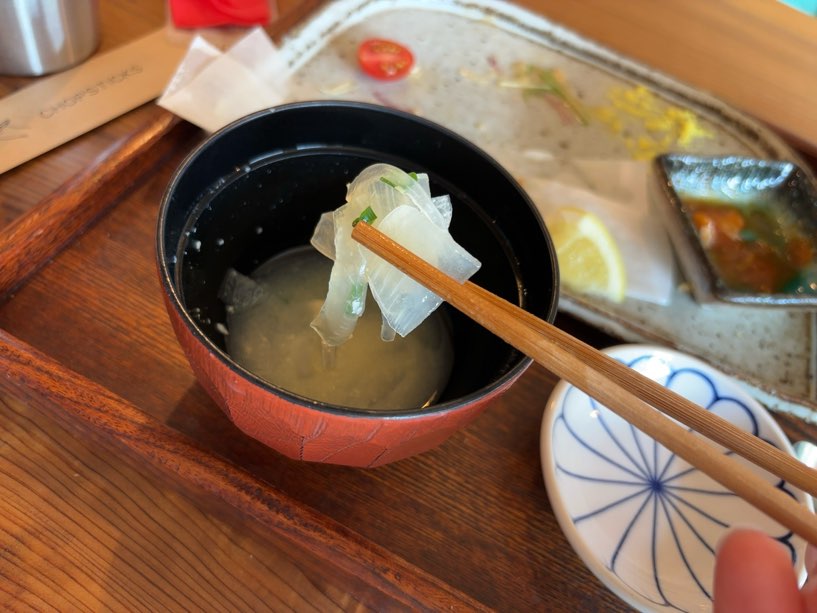 ごはん屋カカ(豊田市) 味噌汁一口