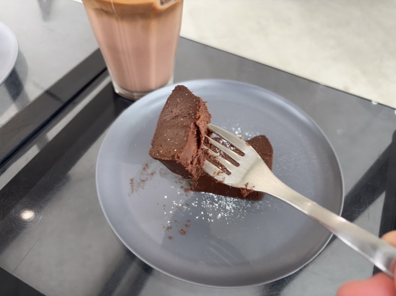 EAST ENDERS coffee & chocolate 生ガトーショコラ一口