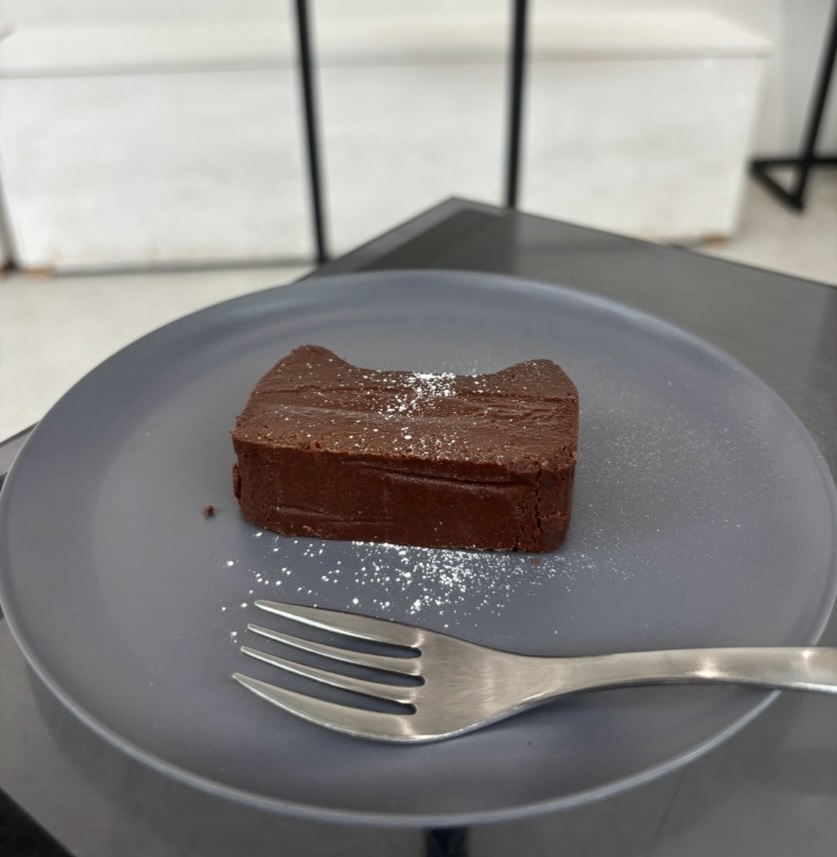 EAST ENDERS coffee & chocolate 生ガトーショコラ