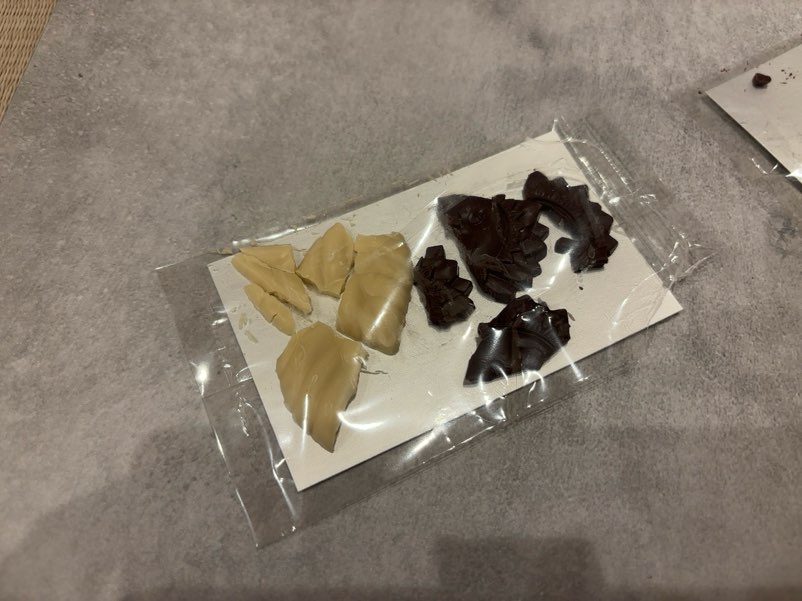 EAST ENDERS coffee & chocolate 割れたチョコ
