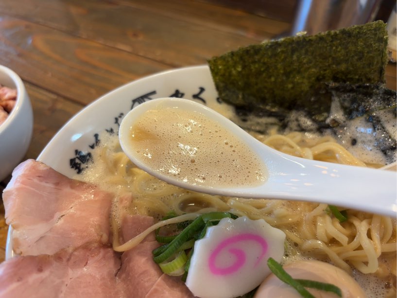 鶏そば まくる(豊田市) 鶏そばのスープ一口