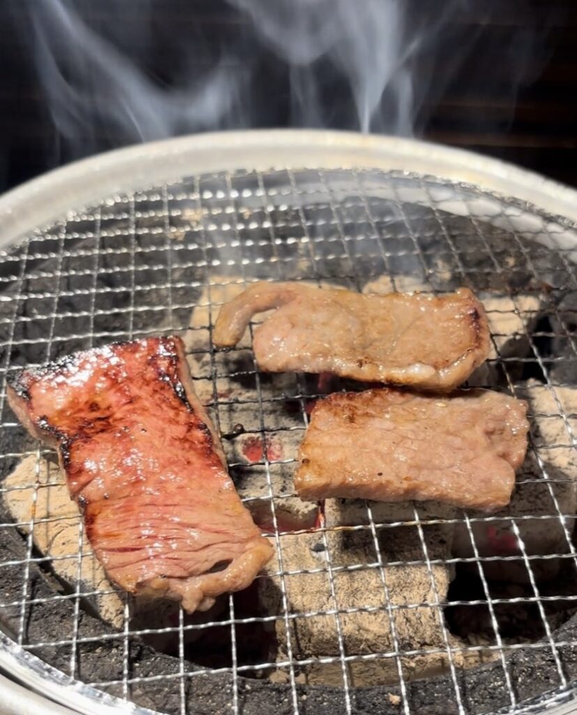 飛騨牛焼肉 牛ざんまい豊田元宮店 焼肉焼いてる状態