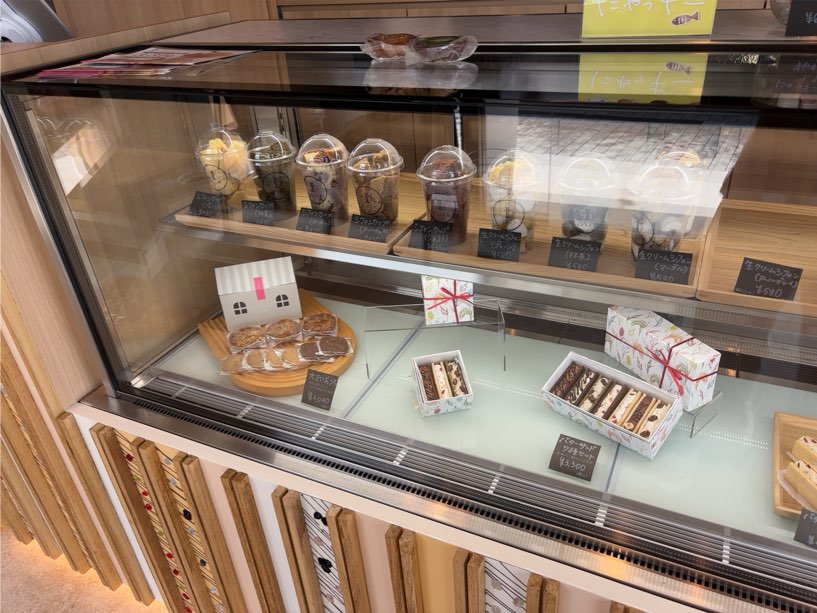 ITTEN 豊田本店 ショーケースのお菓子