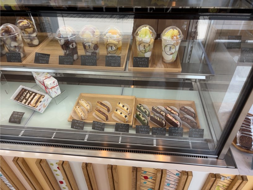 ITTEN 豊田本店 ショーケースのお菓子