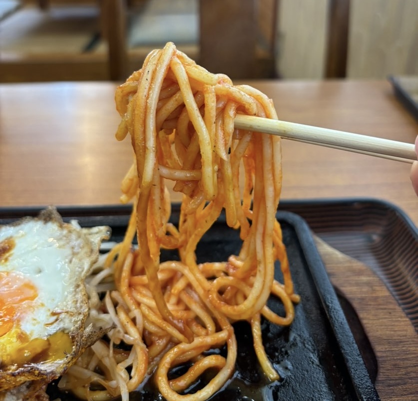 シバタ屋食堂（豊田市）　ナポリタン一口