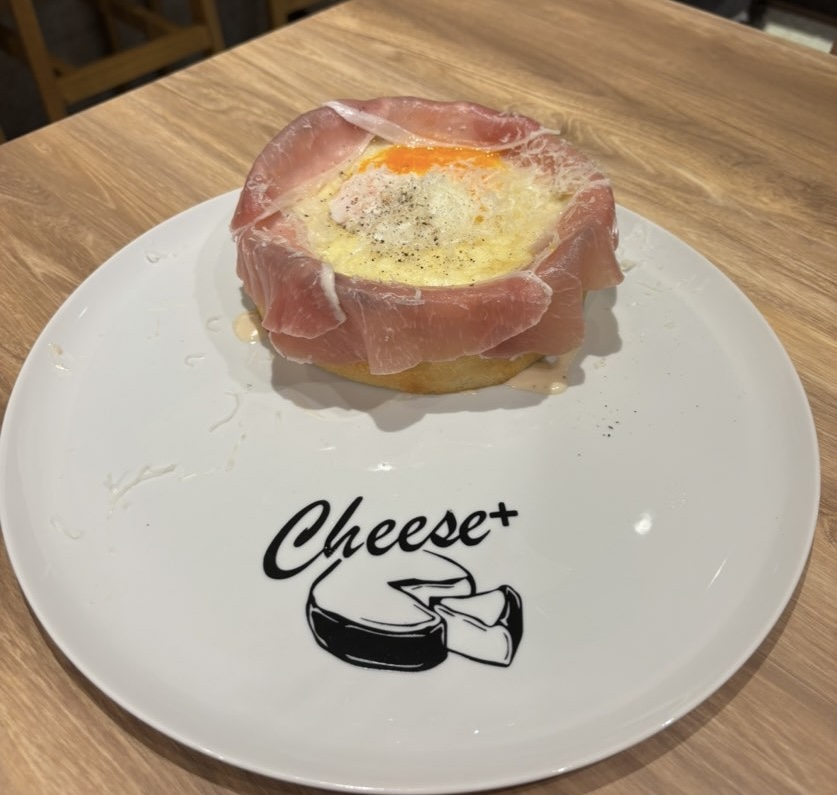 原価ビストロチーズプラス 刈谷店 温玉生ハムシカゴピザ