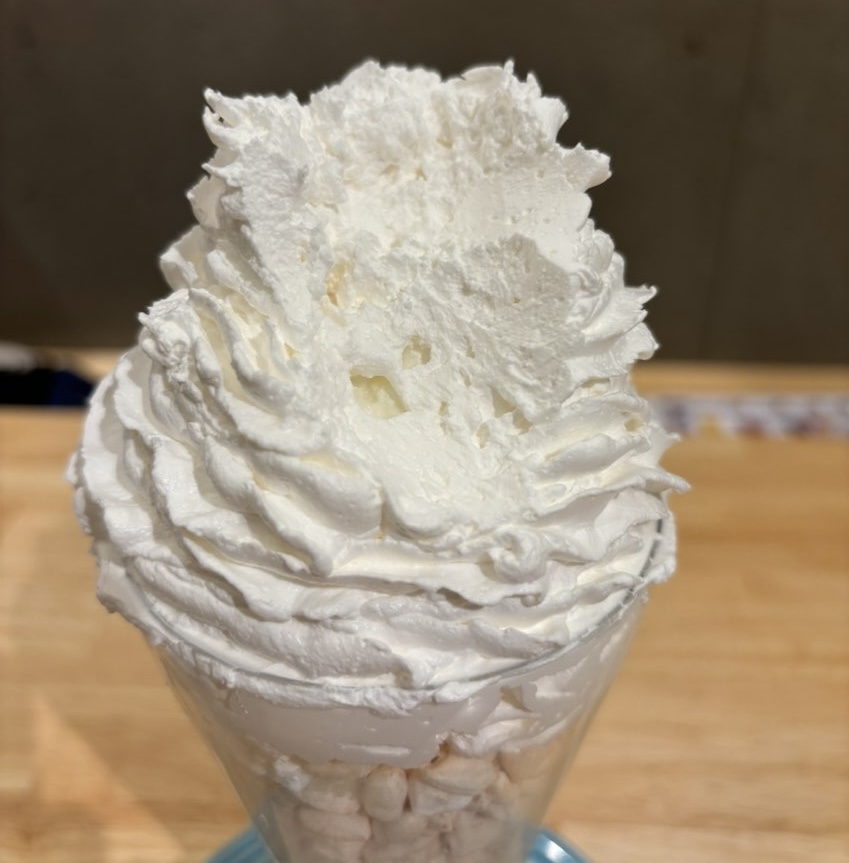 TSUKUMO食堂 豊田t-FACE店 あいぼくミルクパフェの生クリーム