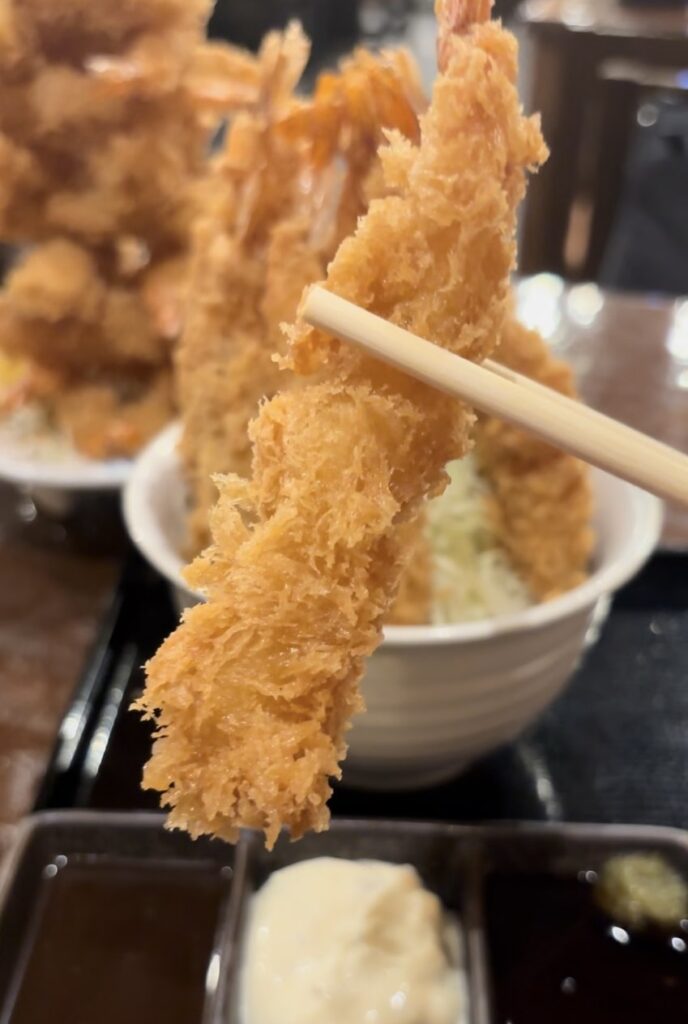 うおのぶ食堂(岡崎市) エビフライ一口