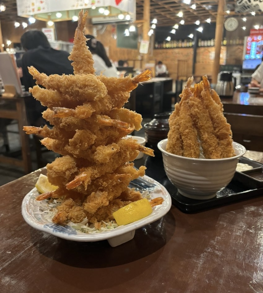 うおのぶ食堂(岡崎市) エビフライ丼とエビフライタワー