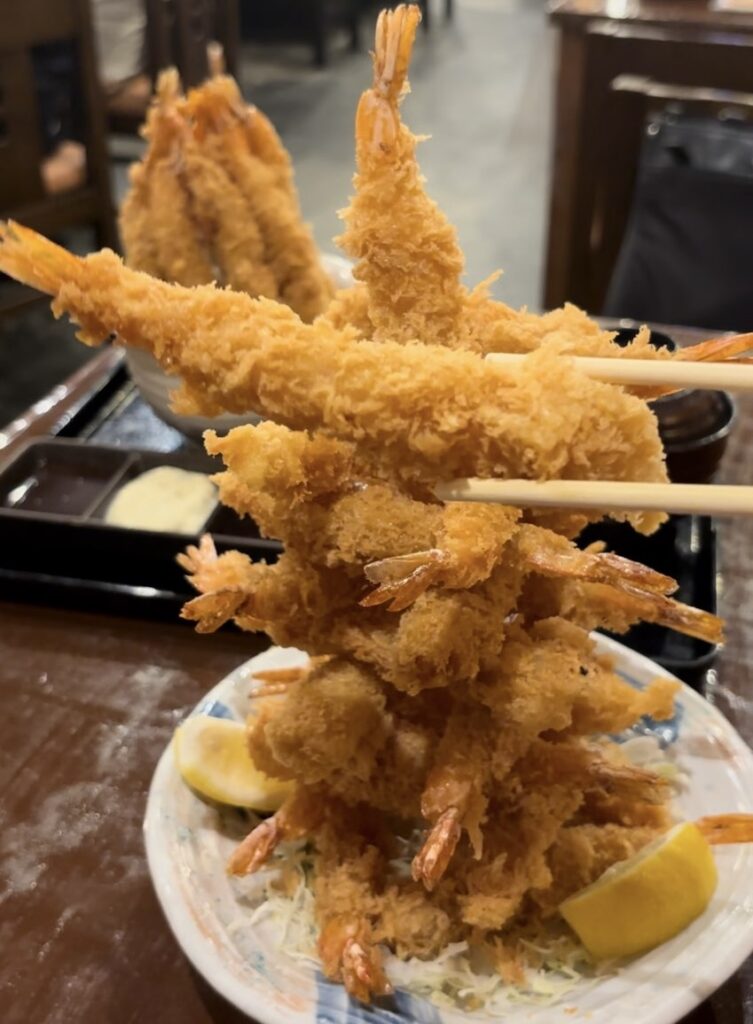 うおのぶ食堂(岡崎市) エビフライタワー一口