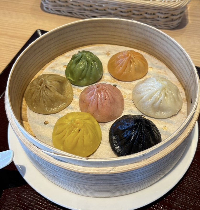 小籠包•北京ダック専門店 籠香（豊田市）　七彩小籠包