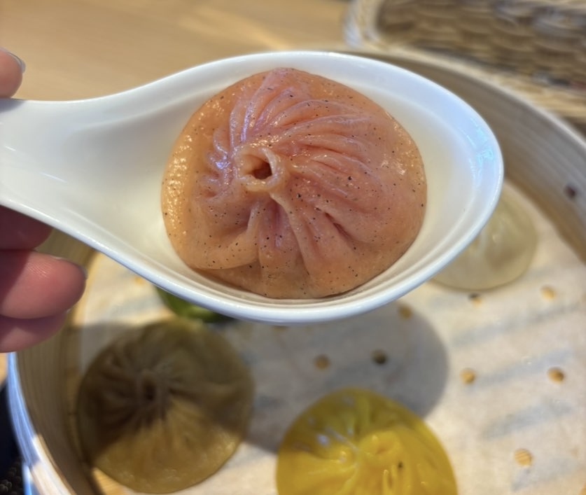 小籠包•北京ダック専門店 籠香（豊田市）　ドラゴンフルーツの小籠包