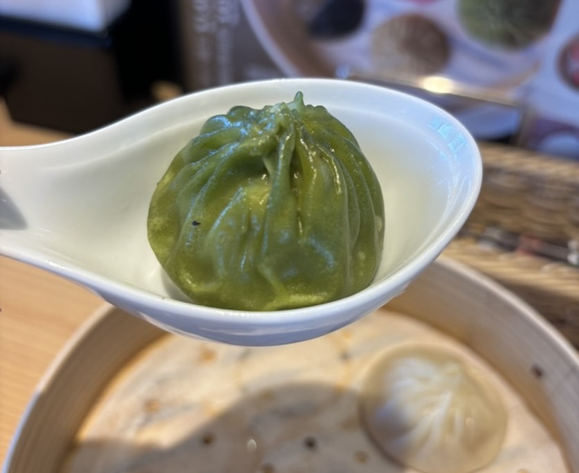 小籠包•北京ダック専門店 籠香（豊田市） ほうれん草の小籠包