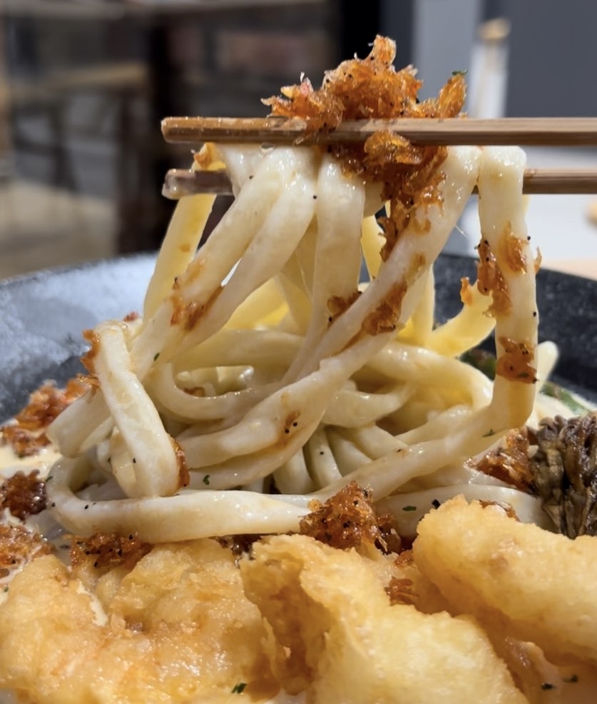イチトサンブンノイチ豊田店　カルボナーラうどんと海老