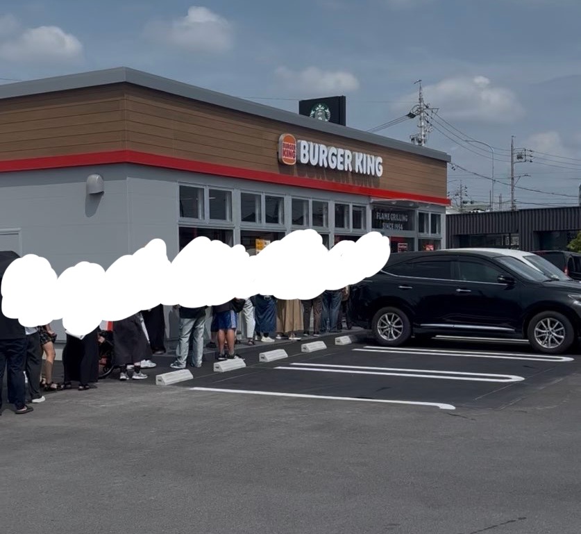 バーガーキング豊田豊栄店 人が並んでる様子