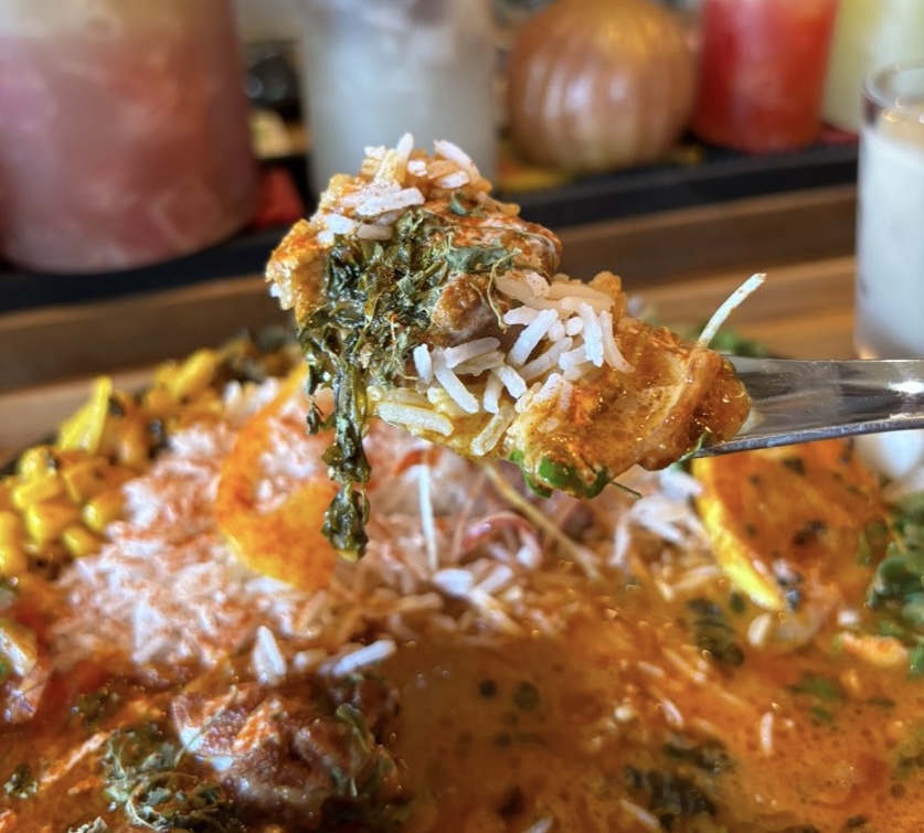 スパイスカレートモス（豊田市）　濃厚バターチキンカレー一口