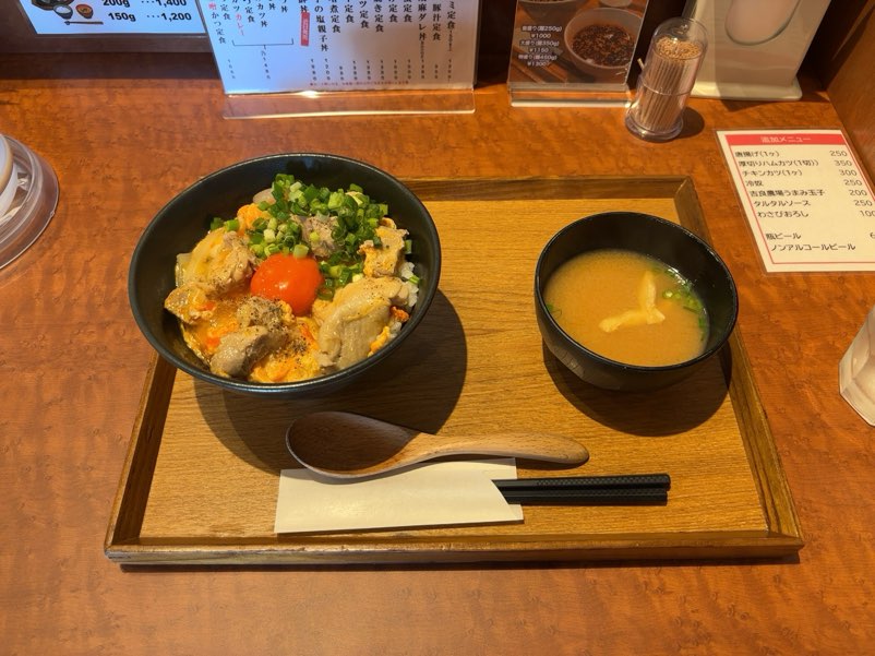 銀鯱食堂（ギンシャチショクドウ）　うまみ玉子の塩親子丼