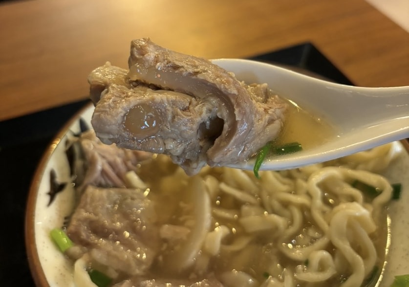 オキナワン ライダーズカフェDOSHI（豊田市）　軟骨ソーキ