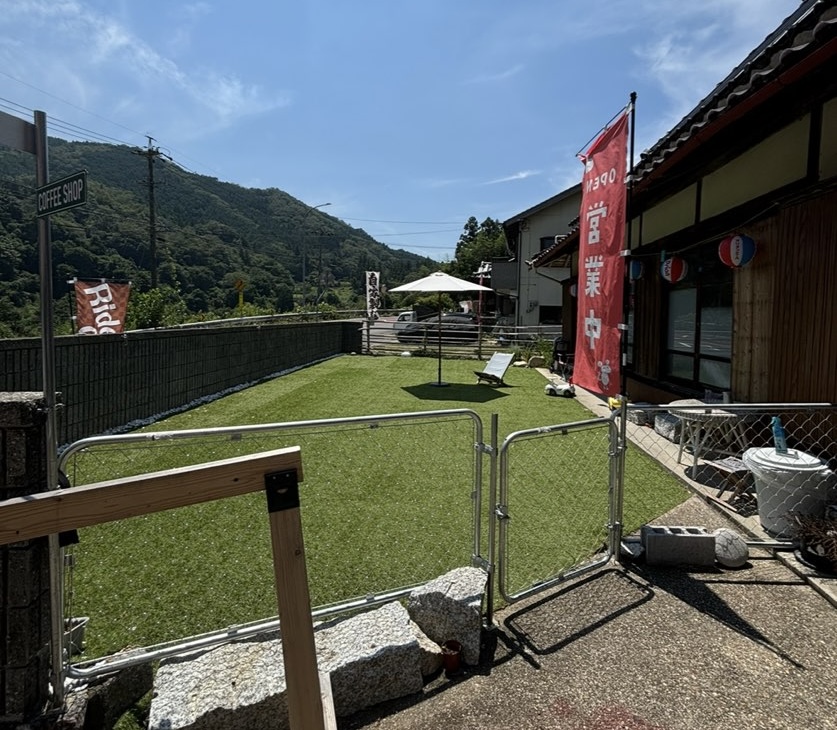 オキナワン ライダーズカフェDOSHI（豊田市）　テラススペース