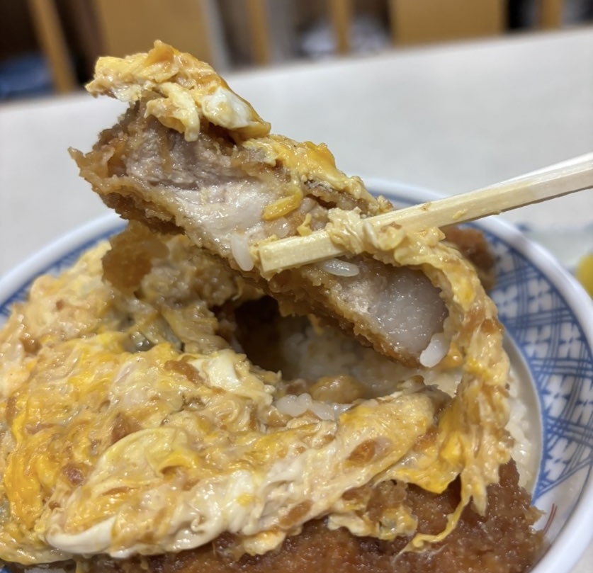 磯屋食堂(豊田市) カツの断面