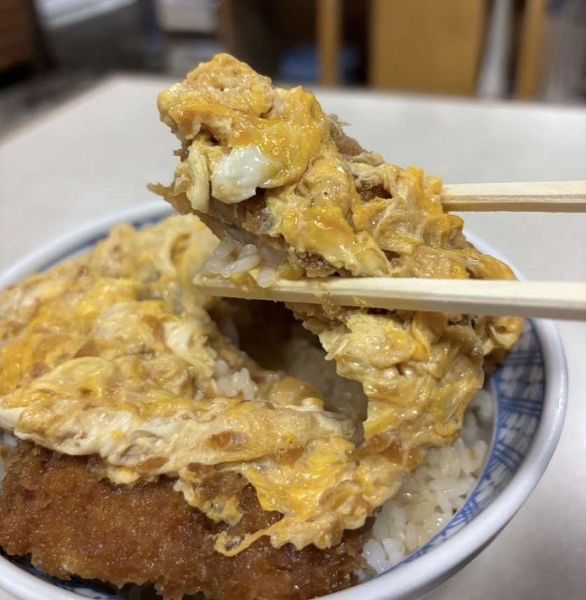 磯屋食堂(豊田市) かつ丼一口