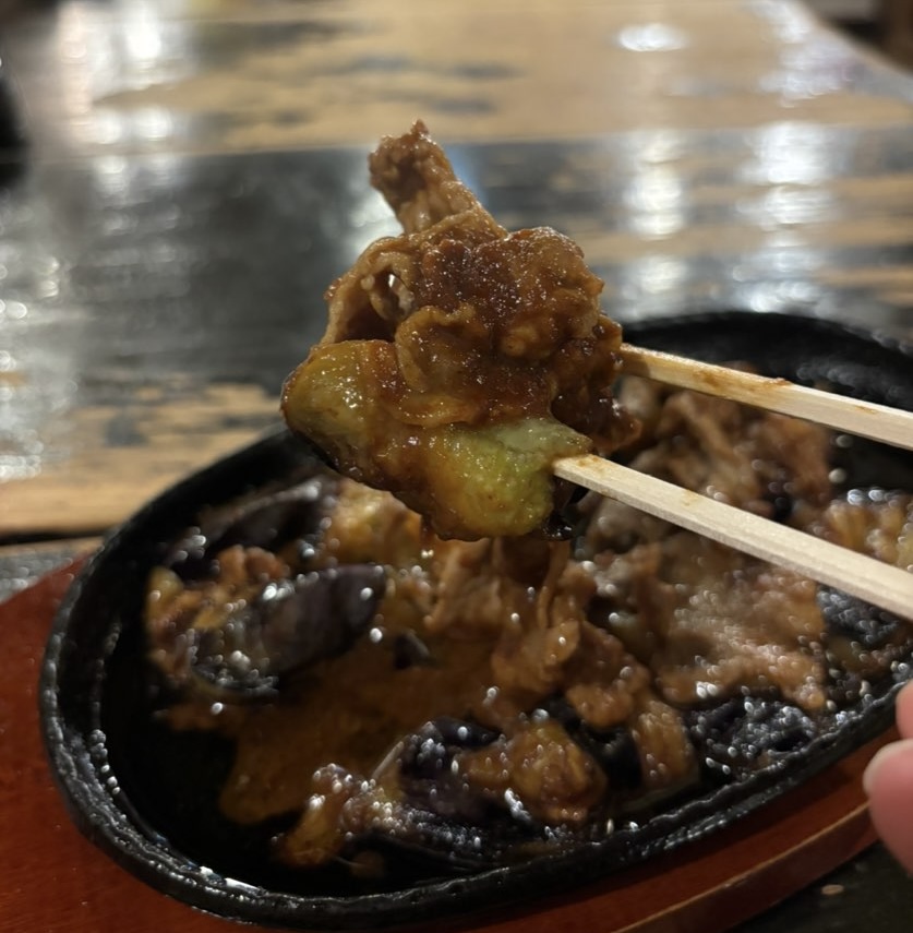 炉ばた焼つるた(三河豊田) 茄子のスタミナ鉄板焼き一口