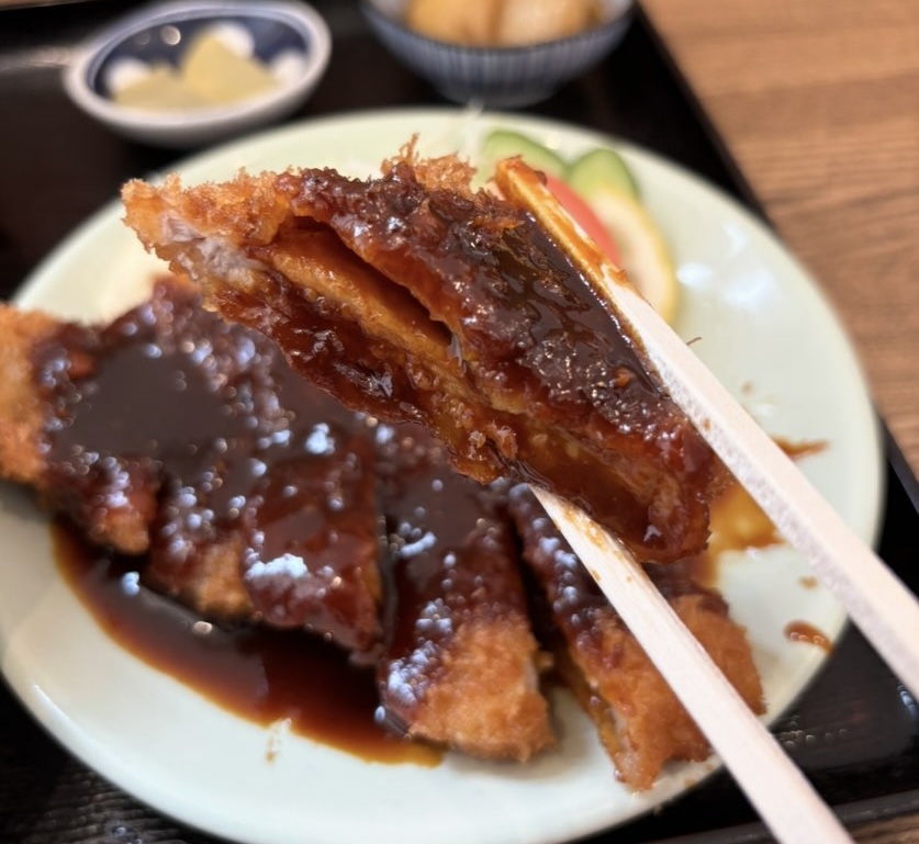 お食事処 千歳（豊田市）　味噌カツ一口