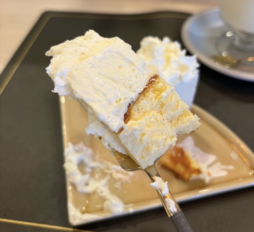 toyota18coffeeroaster バスレチーズケーキ一口