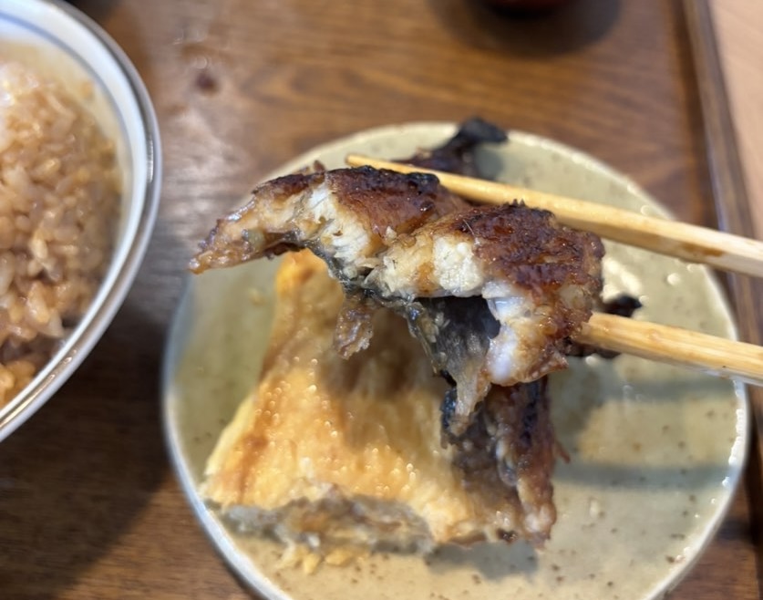 うなぎ仙石亭 岡崎店　鰻一口