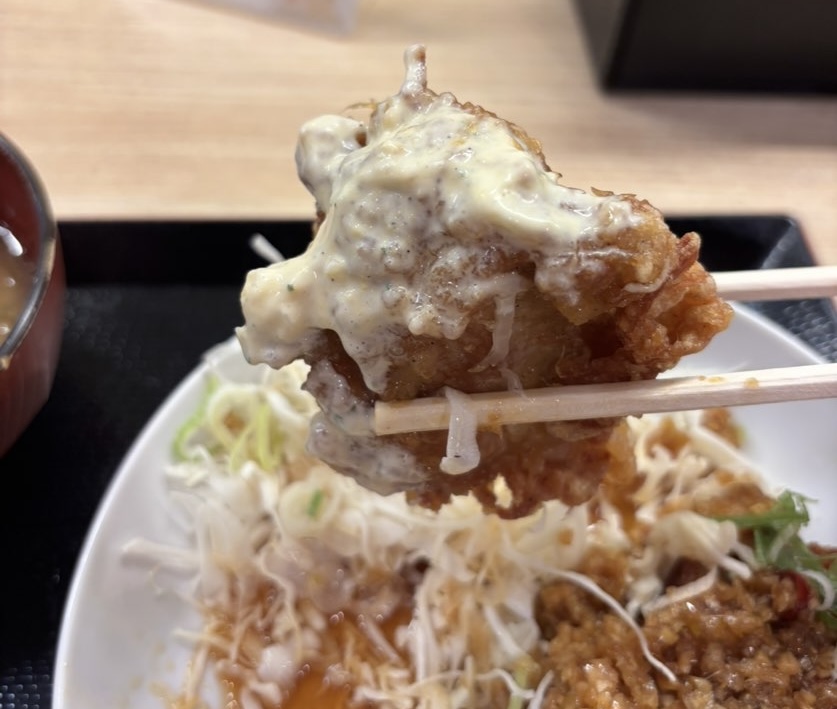 中毒飯チョモランマ（豊田市）　油淋鶏唐揚げとタルタルソース
