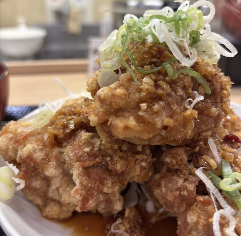 中毒飯チョモランマ（豊田市）　ねぎだく油淋鶏唐揚げ