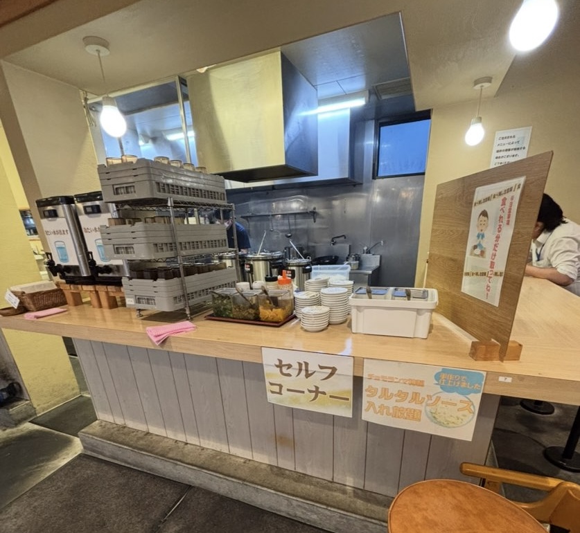 中毒飯チョモランマ（豊田市）　食べ放題コーナー