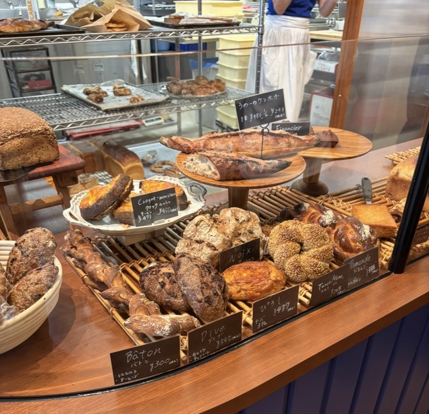 F to BREAD(岡崎市) 陳列されたパン