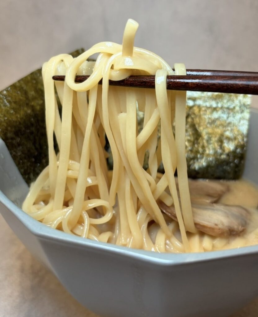 ウルトララーメン大集合 豊田店　横浜家系醤油ラーメンの麺
