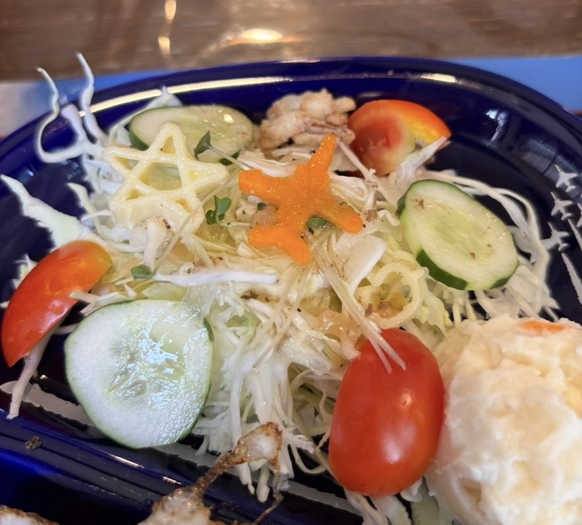 CAFE Blue（豊田市）　サラダにある人参のブルーインパルス
