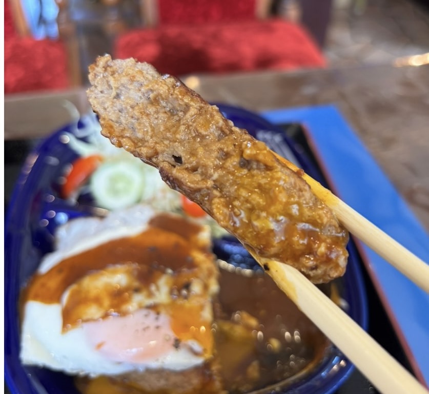 CAFE Blue（豊田市）　ハンバーグの断面