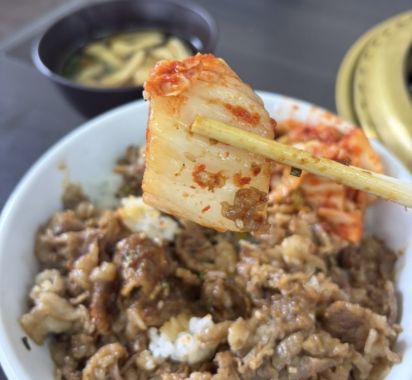 白頭山 細谷店 カルビ丼のキムチ