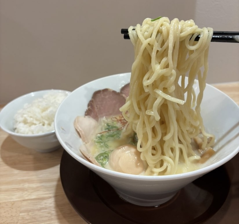 Ramen光鶏（豊田市） エスプレッソ塩の麺