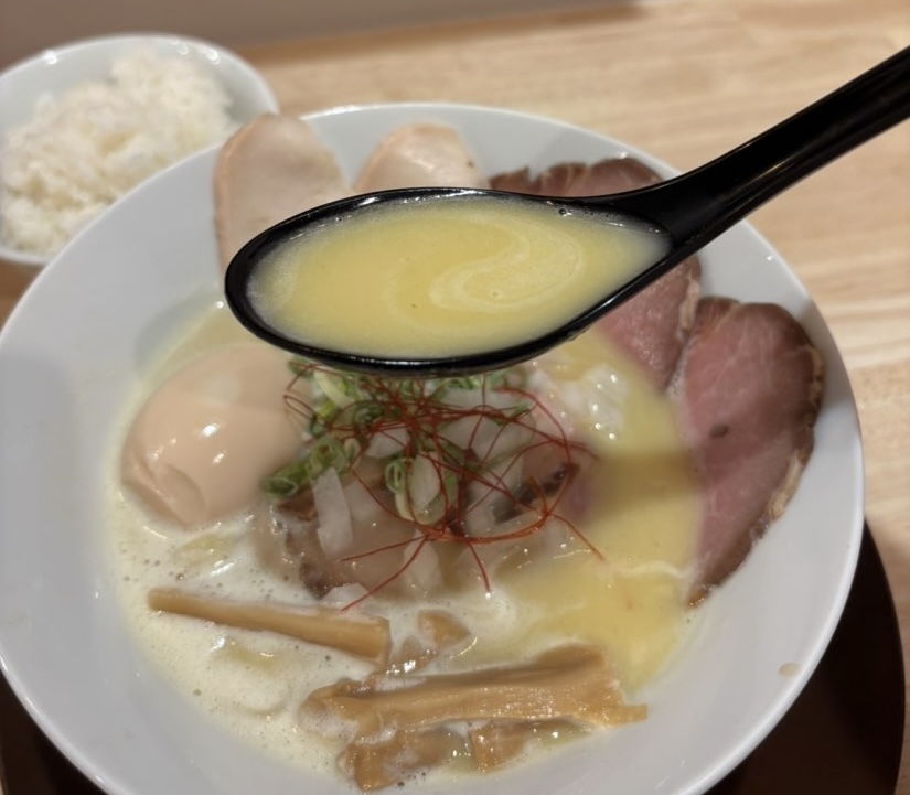 Ramen光鶏（豊田市）　スープ一口
