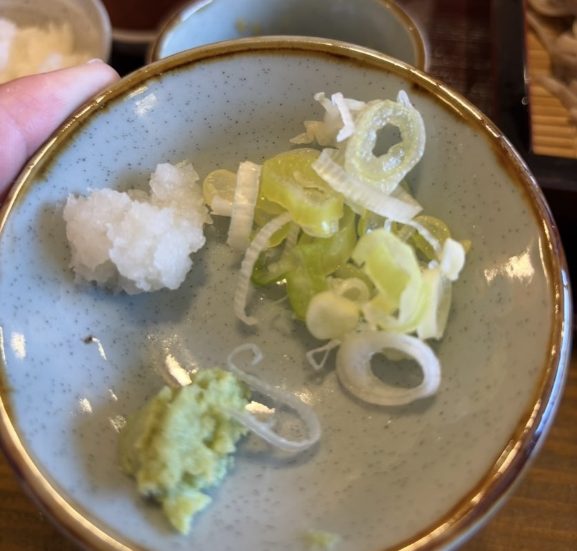 そば工房すもも（豊田市）　薬味