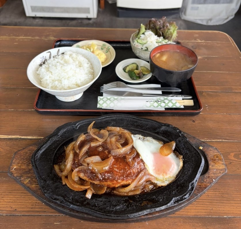 山治食堂（豊田市）　鉄板ハンバーグ定食
