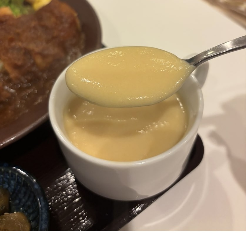洋食屋ヨッシー(豊田市) コーンスープ一口