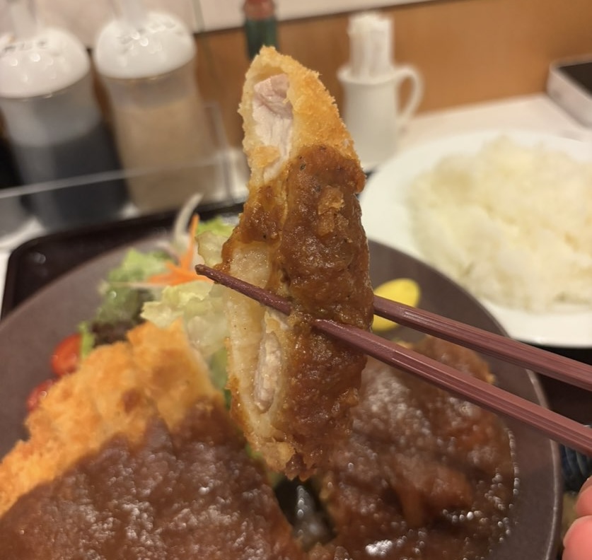洋食屋ヨッシー(豊田市) デミカツ一口