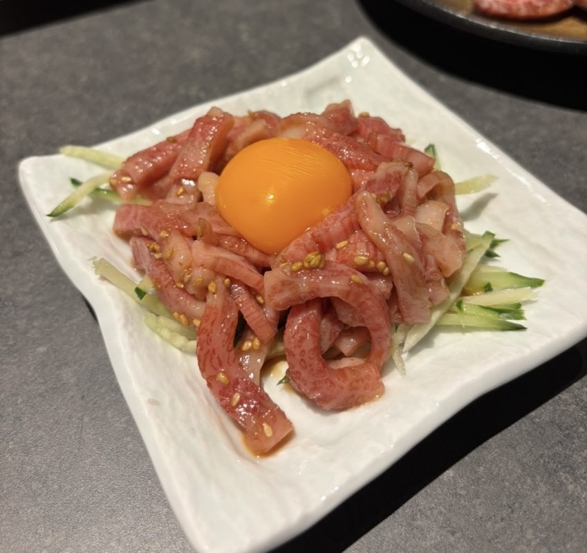 朝日亭 豊栄店 和牛レアビーフユッケ