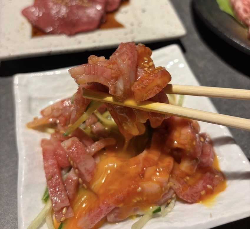 朝日亭 豊栄店 和牛レアビーフユッケ