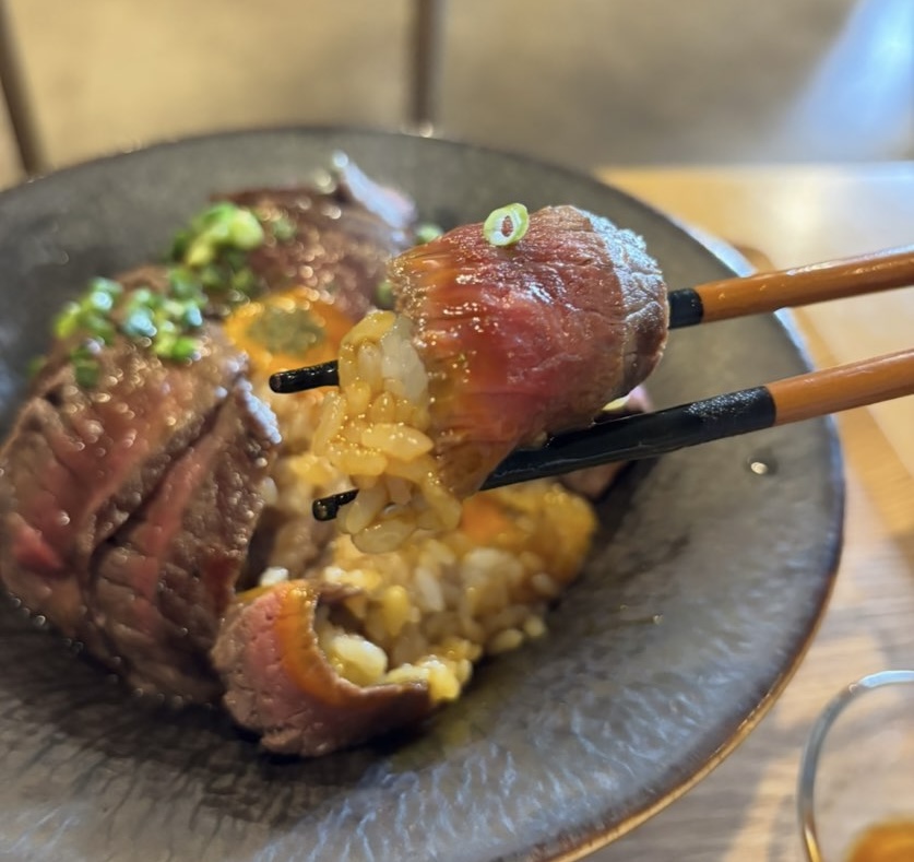Barbe （バルブ）岡崎市　ステーキ丼と卵黄一口