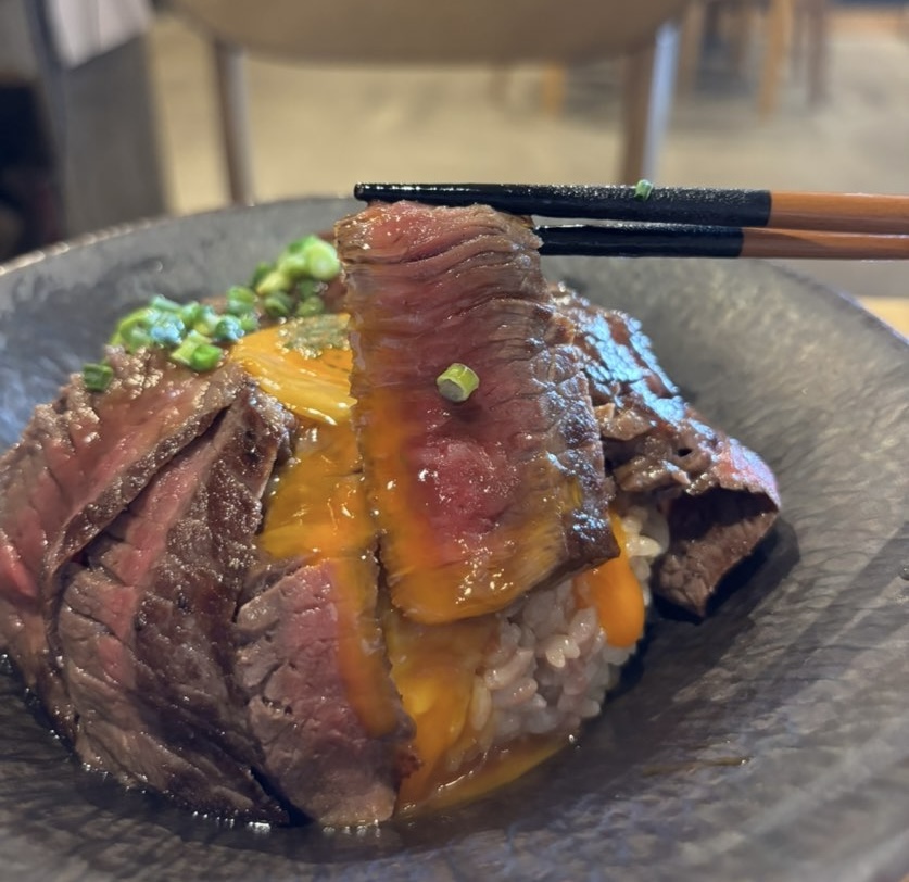Barbe （バルブ）岡崎市　ステーキ丼一口